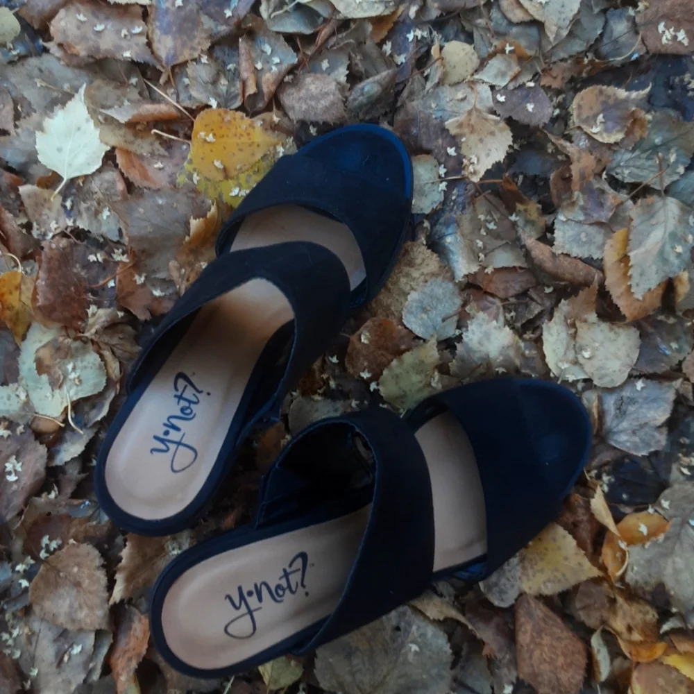 Woman's y.not Black Heels - Picture 2 of 7